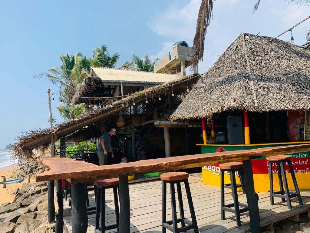 Backpack Beach Hostel & Reggae Bar Boossa Bagian luar foto
