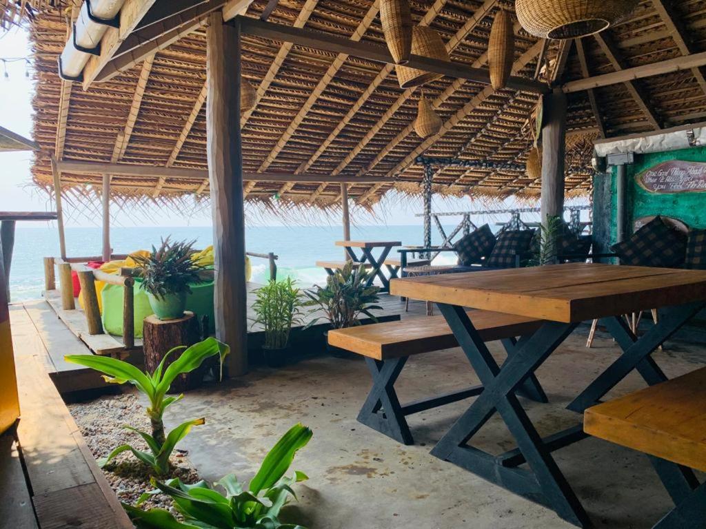 Backpack Beach Hostel & Reggae Bar Boossa Bagian luar foto