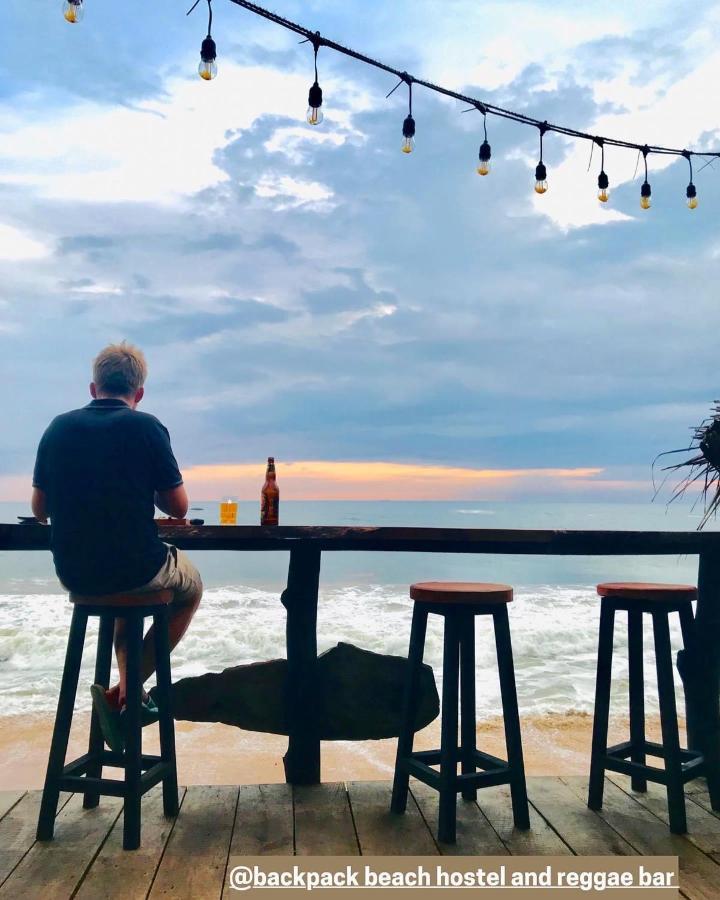 Backpack Beach Hostel & Reggae Bar Boossa Bagian luar foto