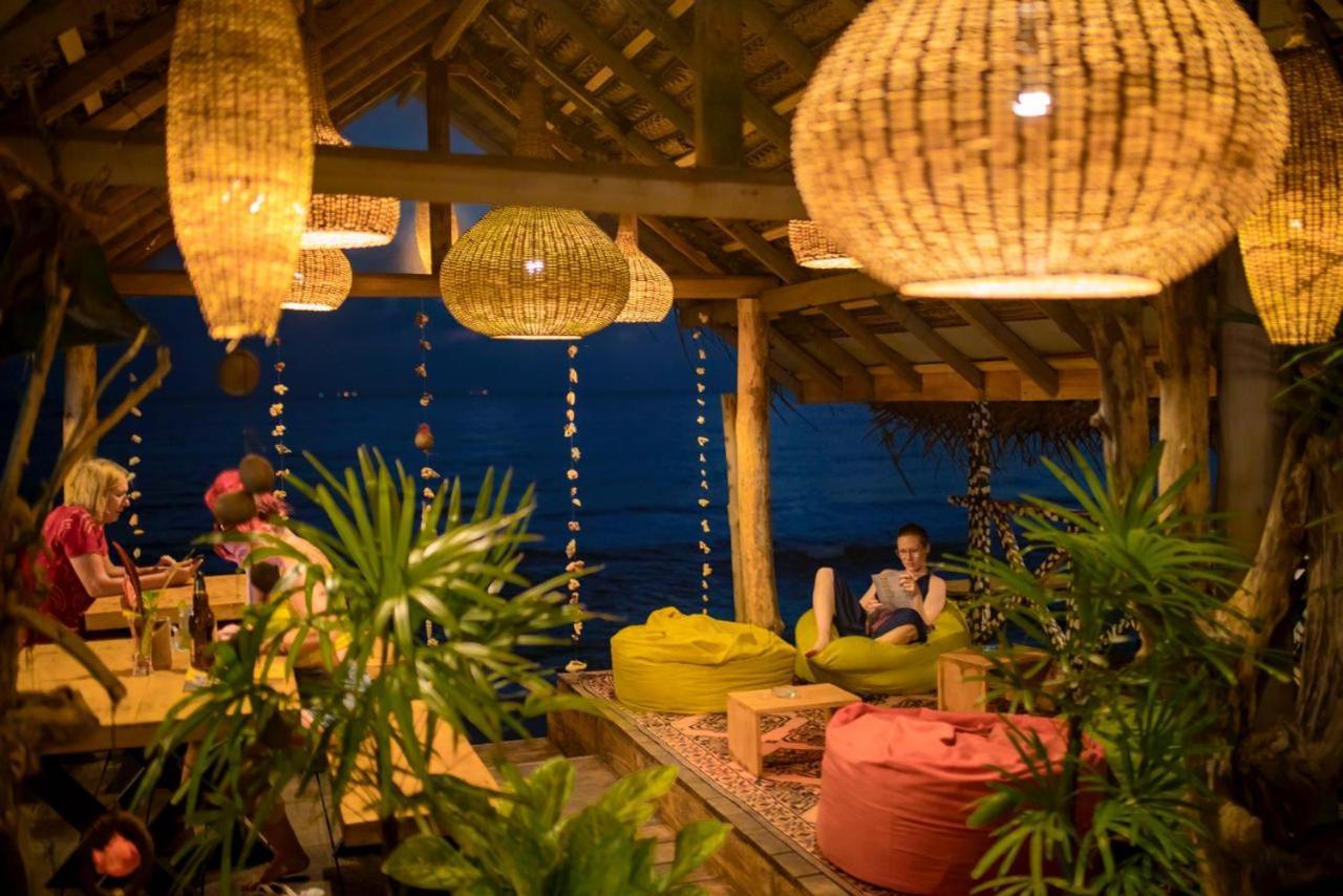 Backpack Beach Hostel & Reggae Bar Boossa Bagian luar foto