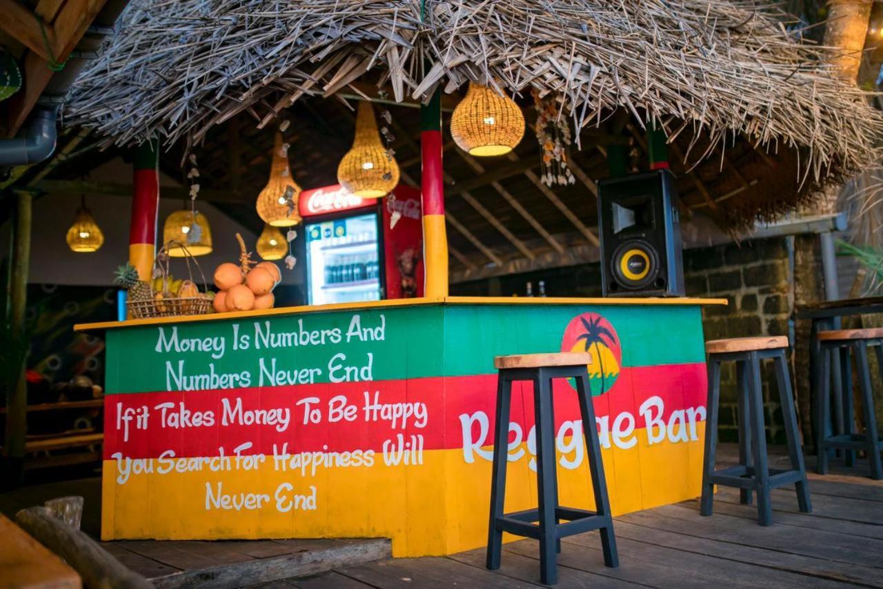 Backpack Beach Hostel & Reggae Bar Boossa Bagian luar foto