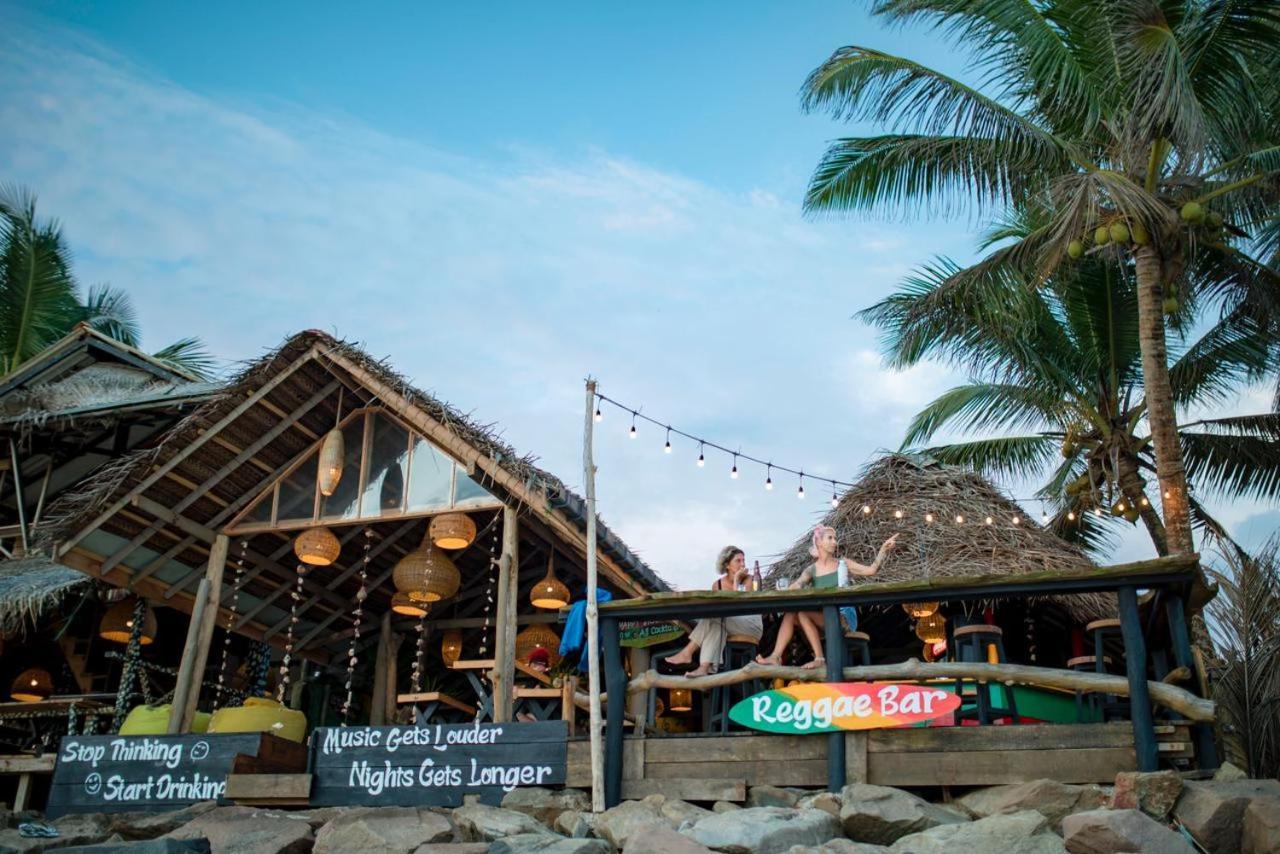 Backpack Beach Hostel & Reggae Bar Boossa Bagian luar foto
