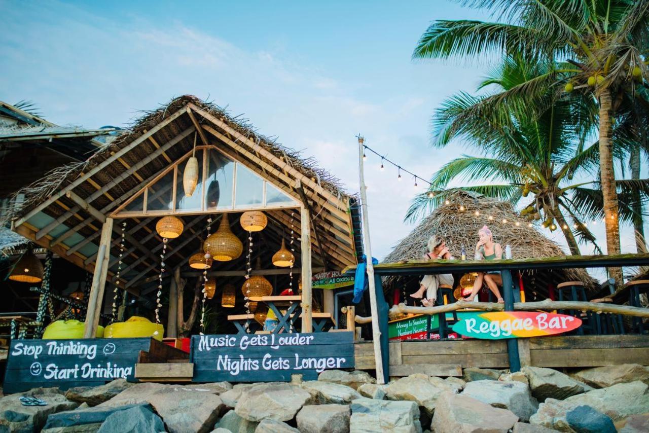 Backpack Beach Hostel & Reggae Bar Boossa Bagian luar foto