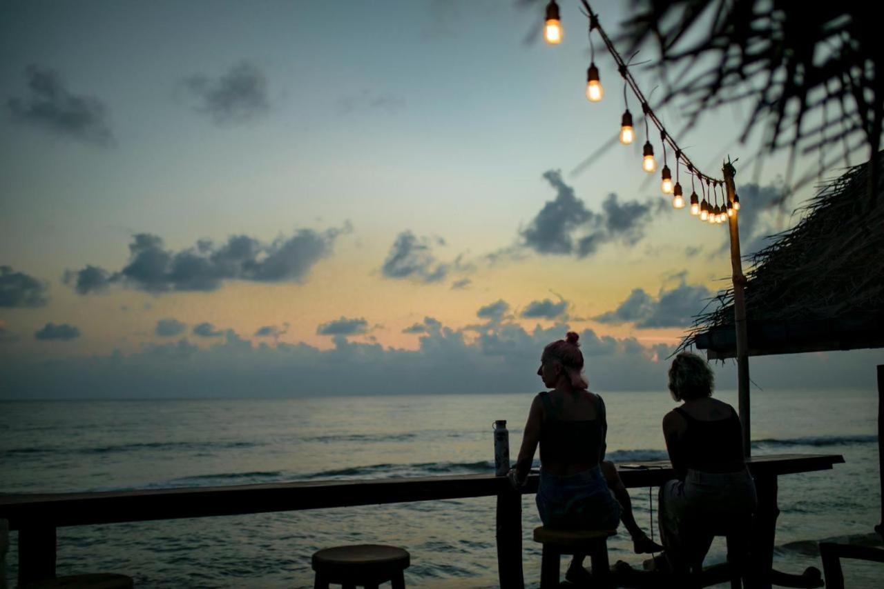 Backpack Beach Hostel & Reggae Bar Boossa Bagian luar foto