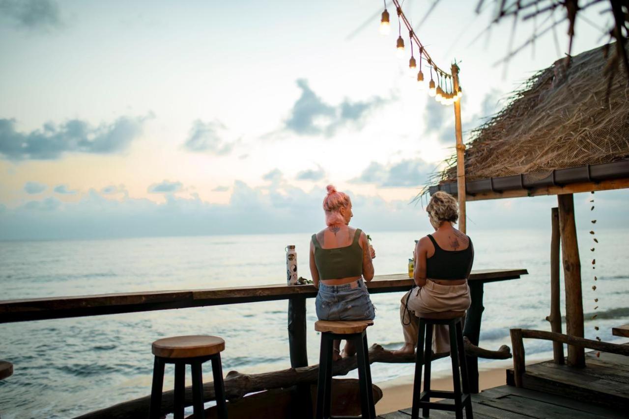 Backpack Beach Hostel & Reggae Bar Boossa Bagian luar foto