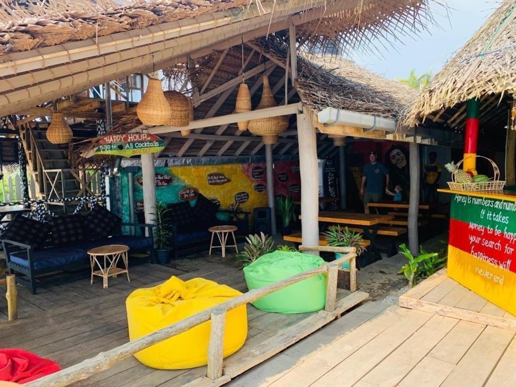 Backpack Beach Hostel & Reggae Bar Boossa Bagian luar foto