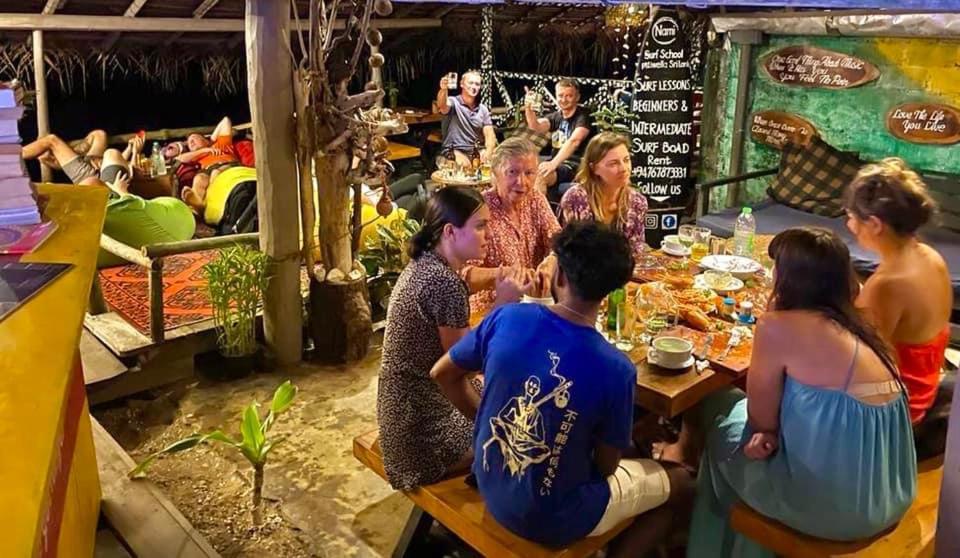 Backpack Beach Hostel & Reggae Bar Boossa Bagian luar foto