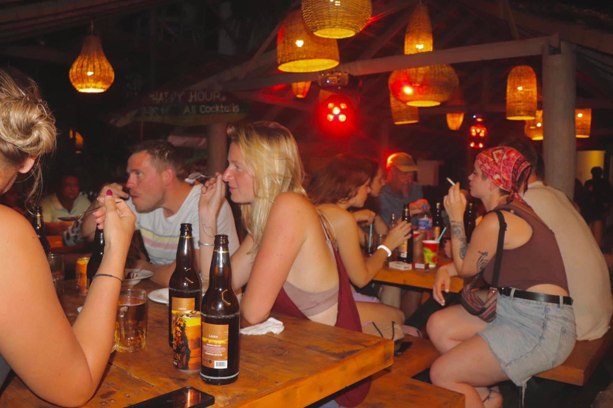 Backpack Beach Hostel & Reggae Bar Boossa Bagian luar foto