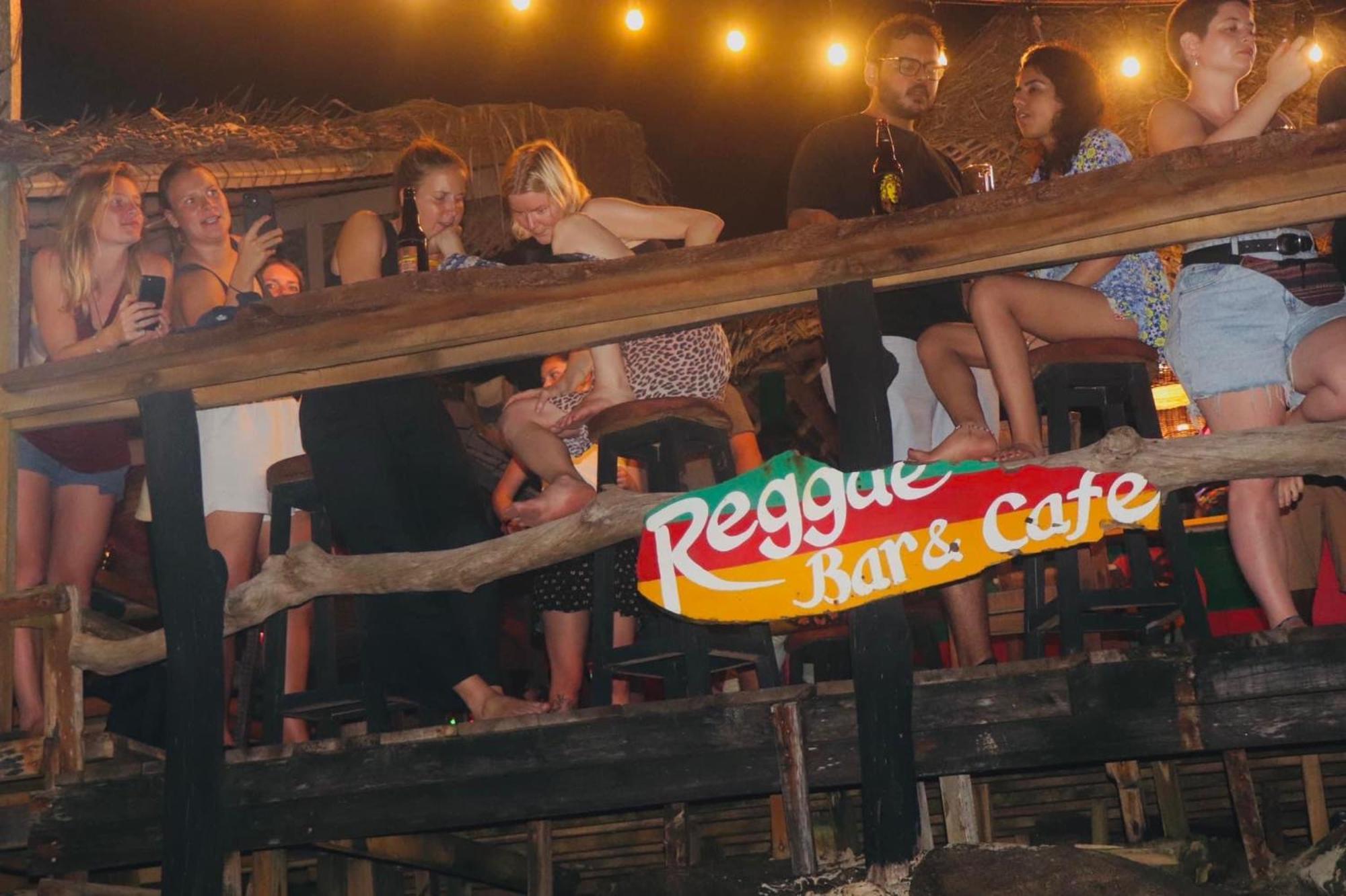Backpack Beach Hostel & Reggae Bar Boossa Bagian luar foto