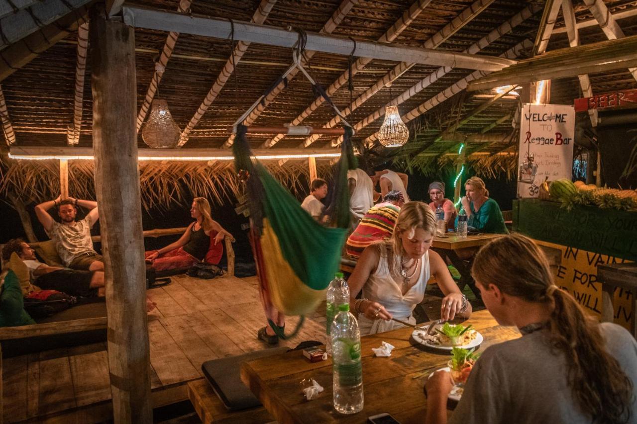 Backpack Beach Hostel & Reggae Bar Boossa Bagian luar foto