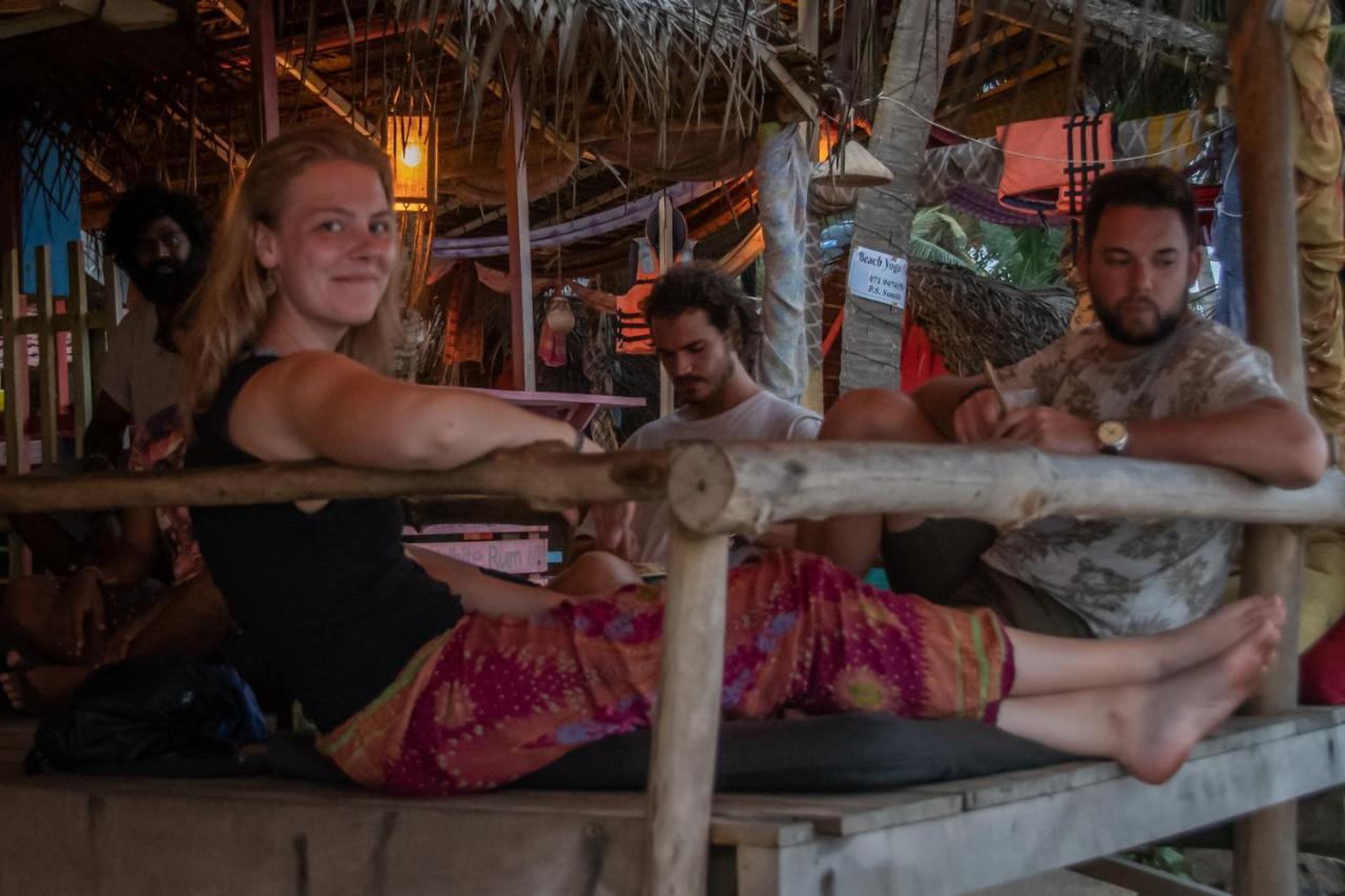 Backpack Beach Hostel & Reggae Bar Boossa Bagian luar foto