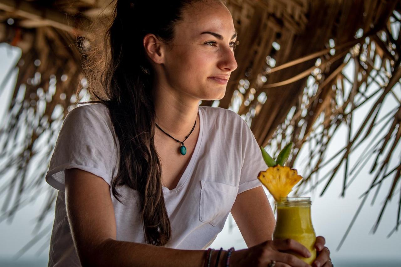 Backpack Beach Hostel & Reggae Bar Boossa Bagian luar foto