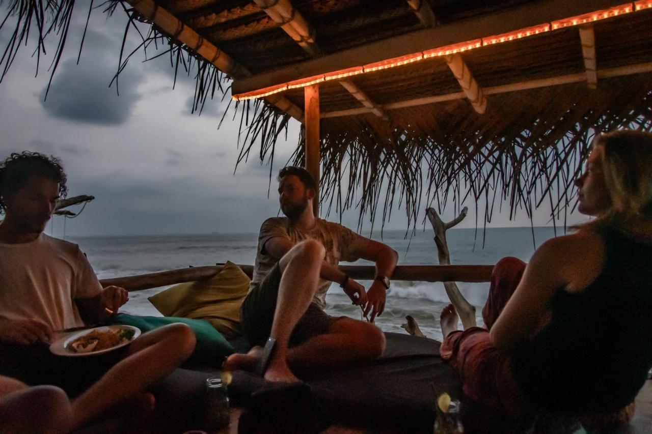 Backpack Beach Hostel & Reggae Bar Boossa Bagian luar foto
