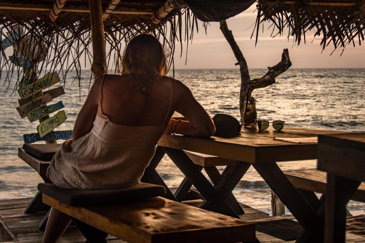 Backpack Beach Hostel & Reggae Bar Boossa Bagian luar foto