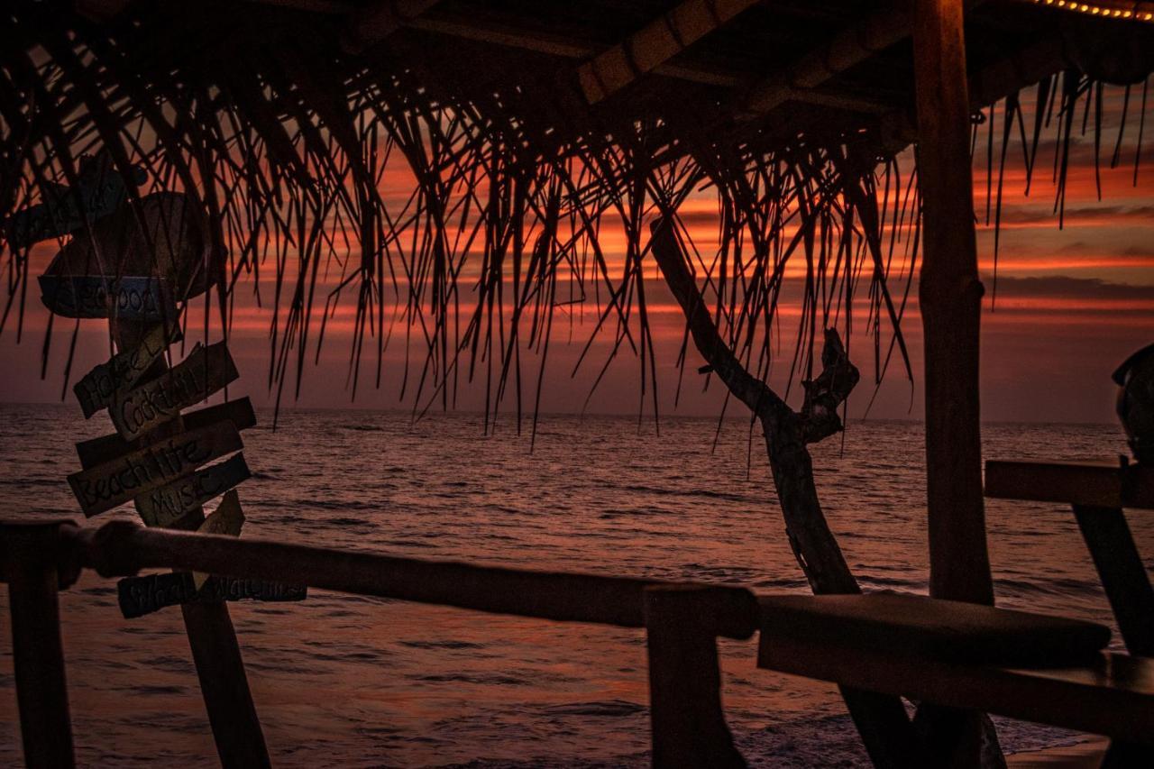 Backpack Beach Hostel & Reggae Bar Boossa Bagian luar foto
